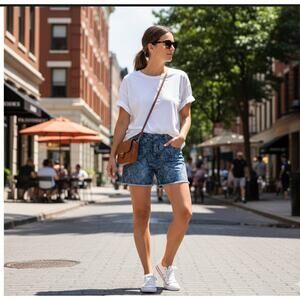 NWT Seven7 Weekend Denim Shorts Indigo Blue
Python Print Fray Hem Size 10